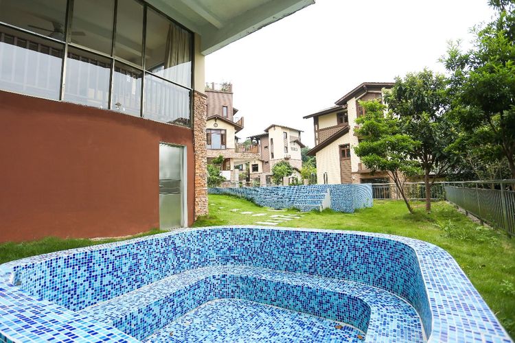 佛冈碧桂园8房14床山顶温泉泳池别墅第2张