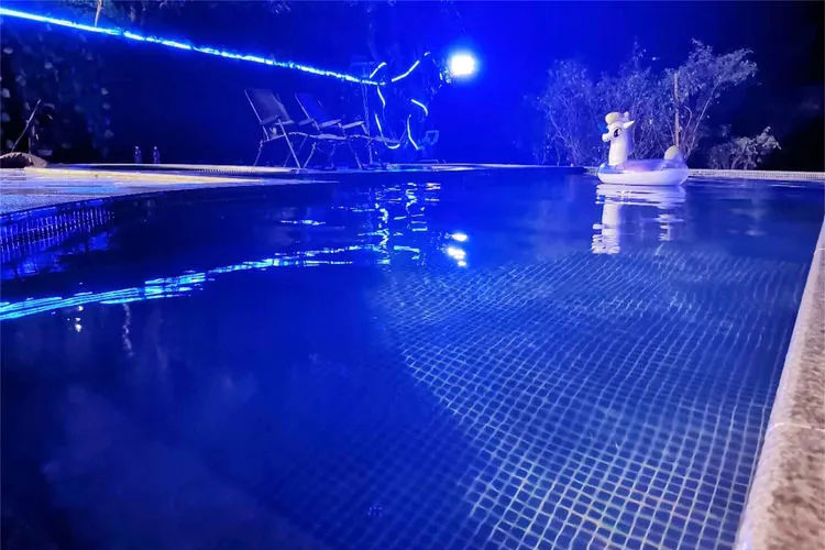 富力养生谷8房12床轻奢夜光泳池轰趴别墅第2张